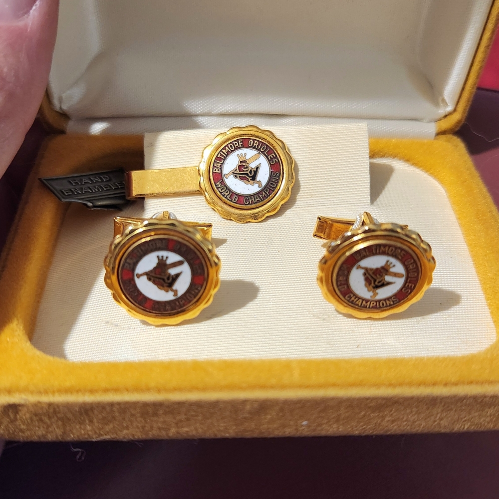 Baltimore Orioles Gold Cufflinks and Tie Clip Set